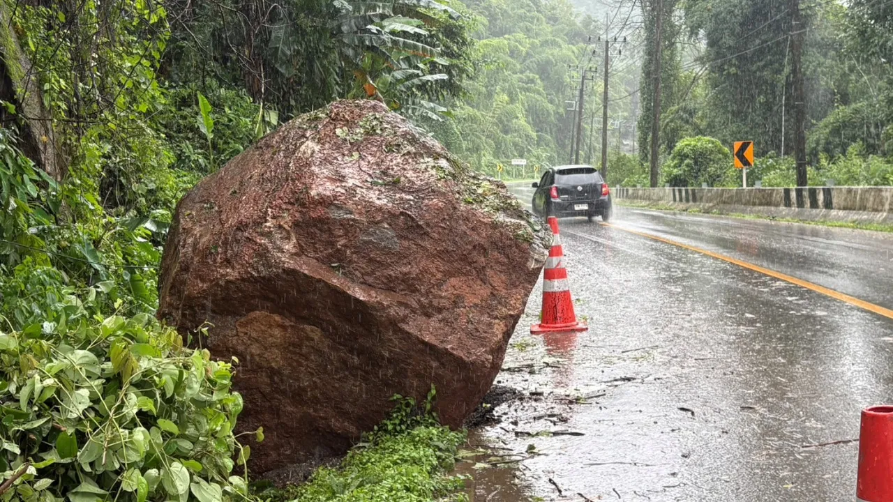 สังขละบุรีอ่วมฝนถล่ม! น้ำท่วมถนนสาย 323-สะพานไม้ชำรุด เร่งติดป้ายเตือนภัย