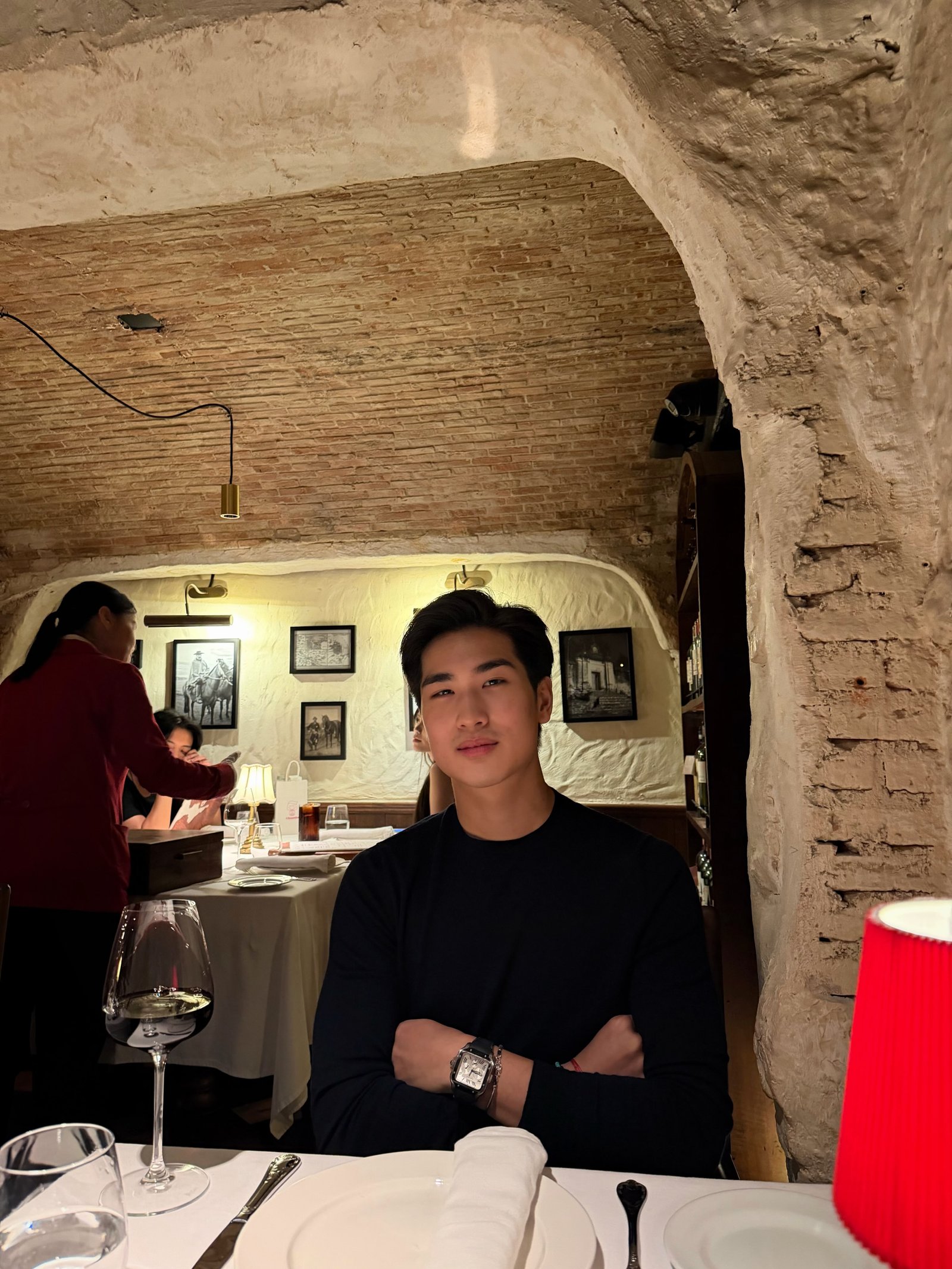 โรเตอร์ ทองเจือ โชว์ภาพดินเนอร์หวาน ชาวเน็ตแห่ซูมเงาปริศนาข้างกาย