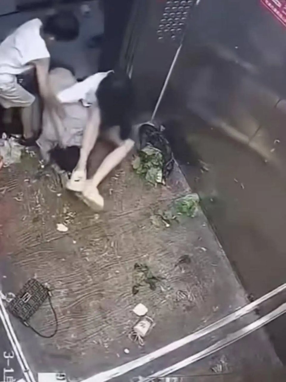 ดราม่าเดือด! อินฟลูฯ ดัง 'ลิ่วลิ่ว' ก่อเหตุตบเด็กในลิฟต์ ชาวเน็ตขุดวีรกรรมฉาว