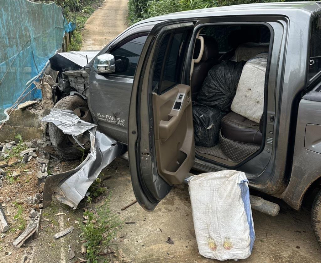 ตชด. สกัดจับกระบะขนยาบ้า 2 ล้านเม็ด ซิ่งแหกโค้งบนทางหลวง 107 แม่จัน-แม่อาย