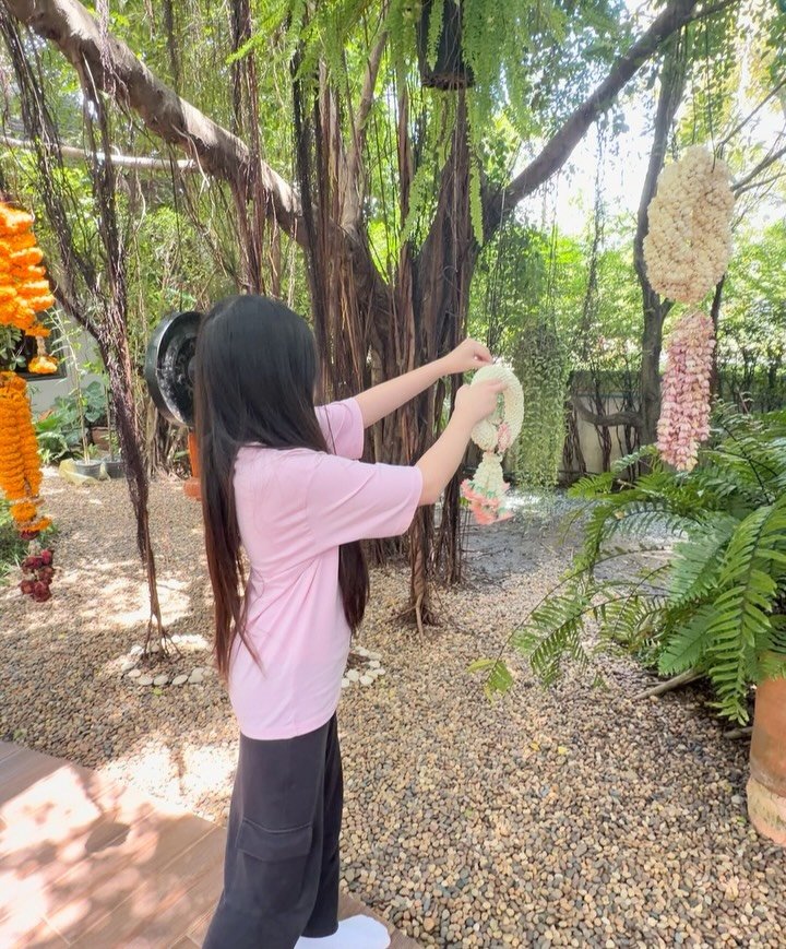 ภาพประทับใจ น้องมายู ควงคุณแม่เมย์ เฟื่องอารมย์ ทำบุญถวายเทียนพรรษา