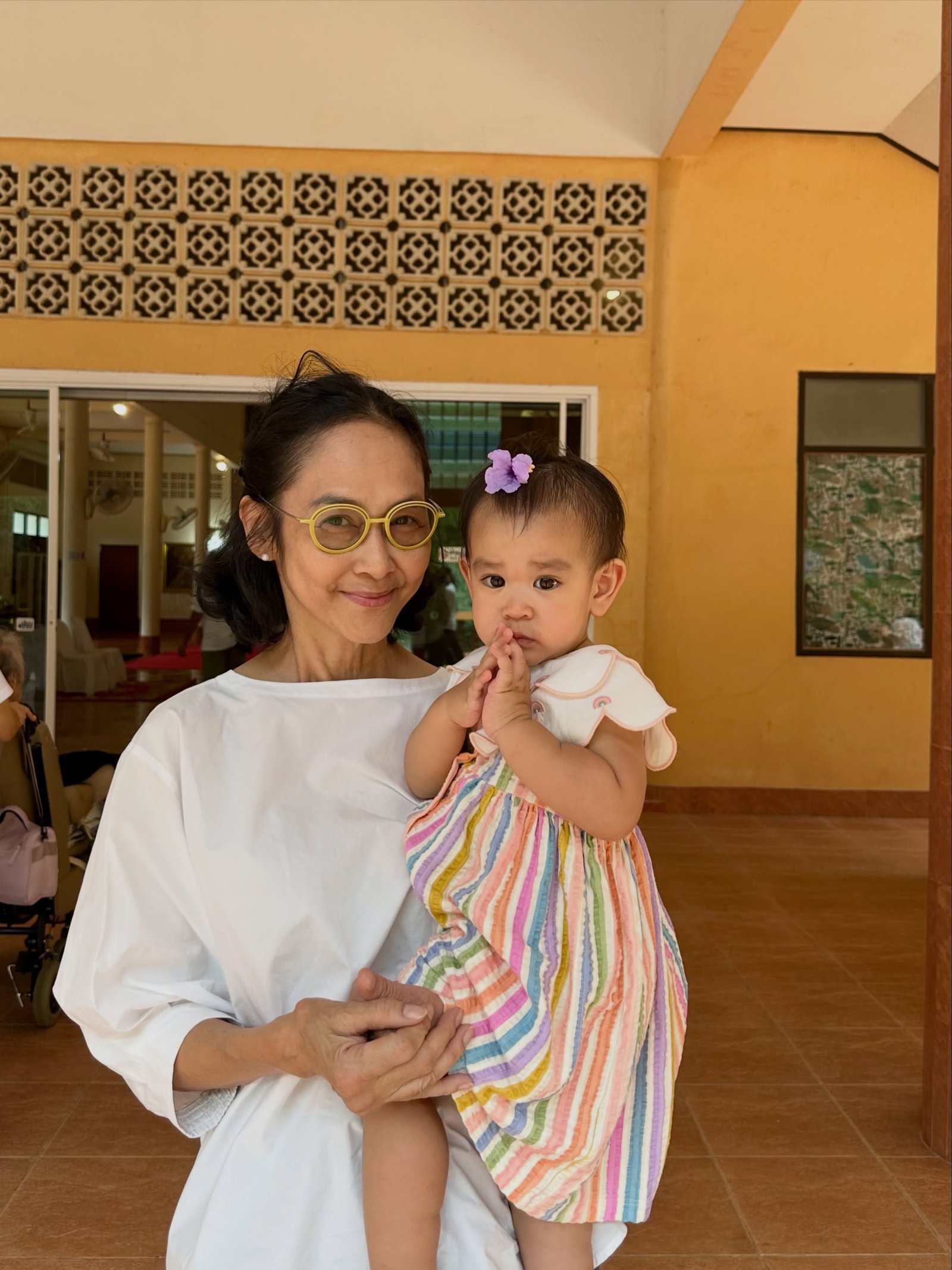 รัชนก แสง-ชูโต ขึ้นแท่นคุณย่าป้ายแดง อวดโมเมนต์อบอุ่นคู่หลานสาว น้องหาดทราย