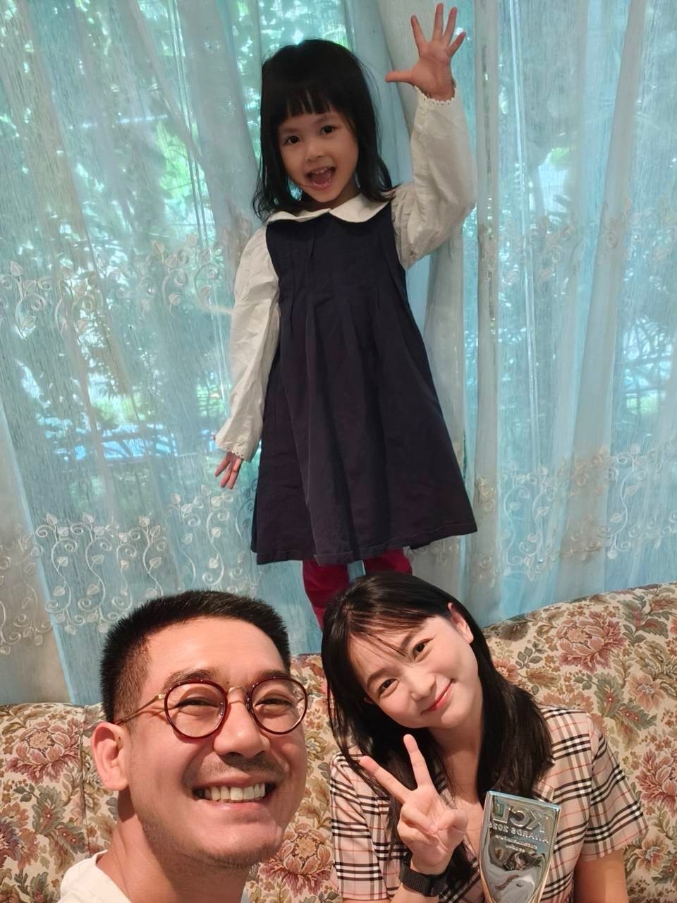 เวียร์ ศุกลวัฒน์ ควงภรรยาเยี่ยมย่าทวด อบอุ่นใจกับเมนูโปรดในความทรงจำ