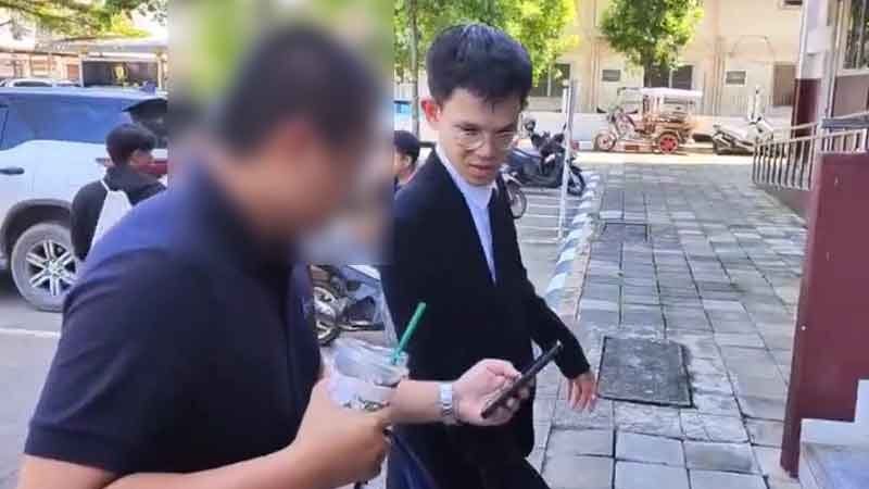 ร.ต.อ. เข้าพบพนักงานสอบสวนหลังก่อเหตุยิงปืนขึ้นฟ้าขู่วัยรุ่นส่งเสียงดัง