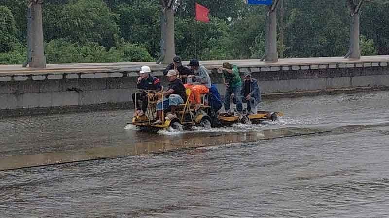นครสวรรค์อ่วม! น้ำท่วมสถานีรถไฟหัวงิ้ว กระทบชาวบ้าน 60 หลังคาเรือน