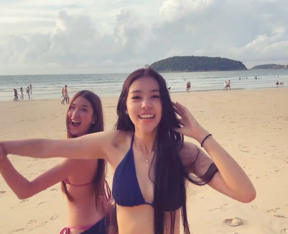มิย่า-แตงโม เพื่อนสนิทโรเตอร์ อวดความสดใสท้าแดดริมทะเล