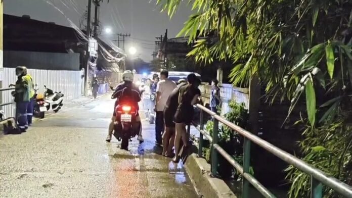 ชาวบ้านผวาอาถรรพ์ 'ตัวตายตัวแทน' พบศพชายวัย 75 ปี ลอยคว่ำหน้ากลางคลองบางประกอก