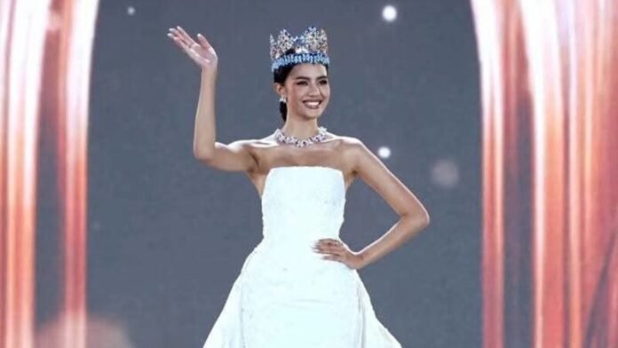 โอปอล สุชาตา อำลาตำแหน่ง Miss World 2025 สง่างามในชุดผ้าไหมไทยจาก SIRIVANNAVARI