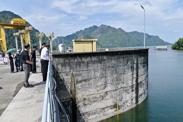 กฟผ. เกาะติดสถานการณ์น้ำ 2 เขื่อนใหญ่กาญจนบุรี เร่งระบายน้ำเขื่อนวชิราลงกรณรับมือมวลน้ำหลาก