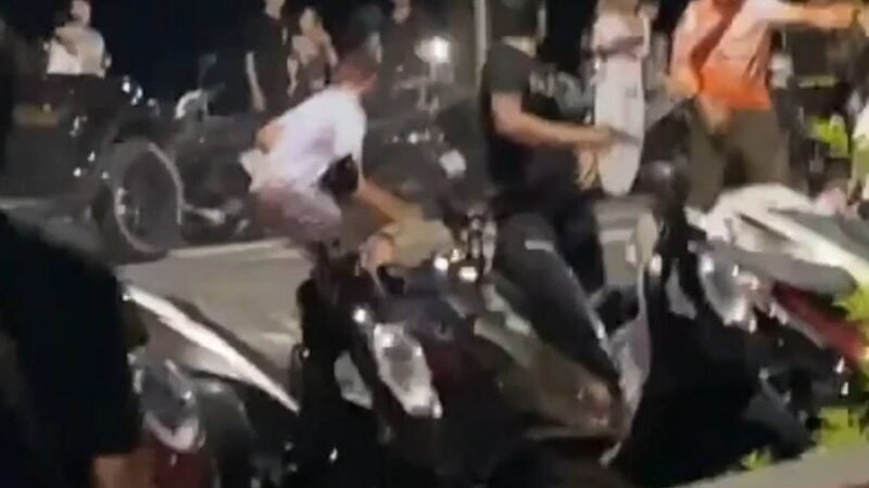 มือปืนเหี้ยมบุกยิงทหารหนุ่มดับหน้าร้านอาหารดังกลางเมืองสงขลา
