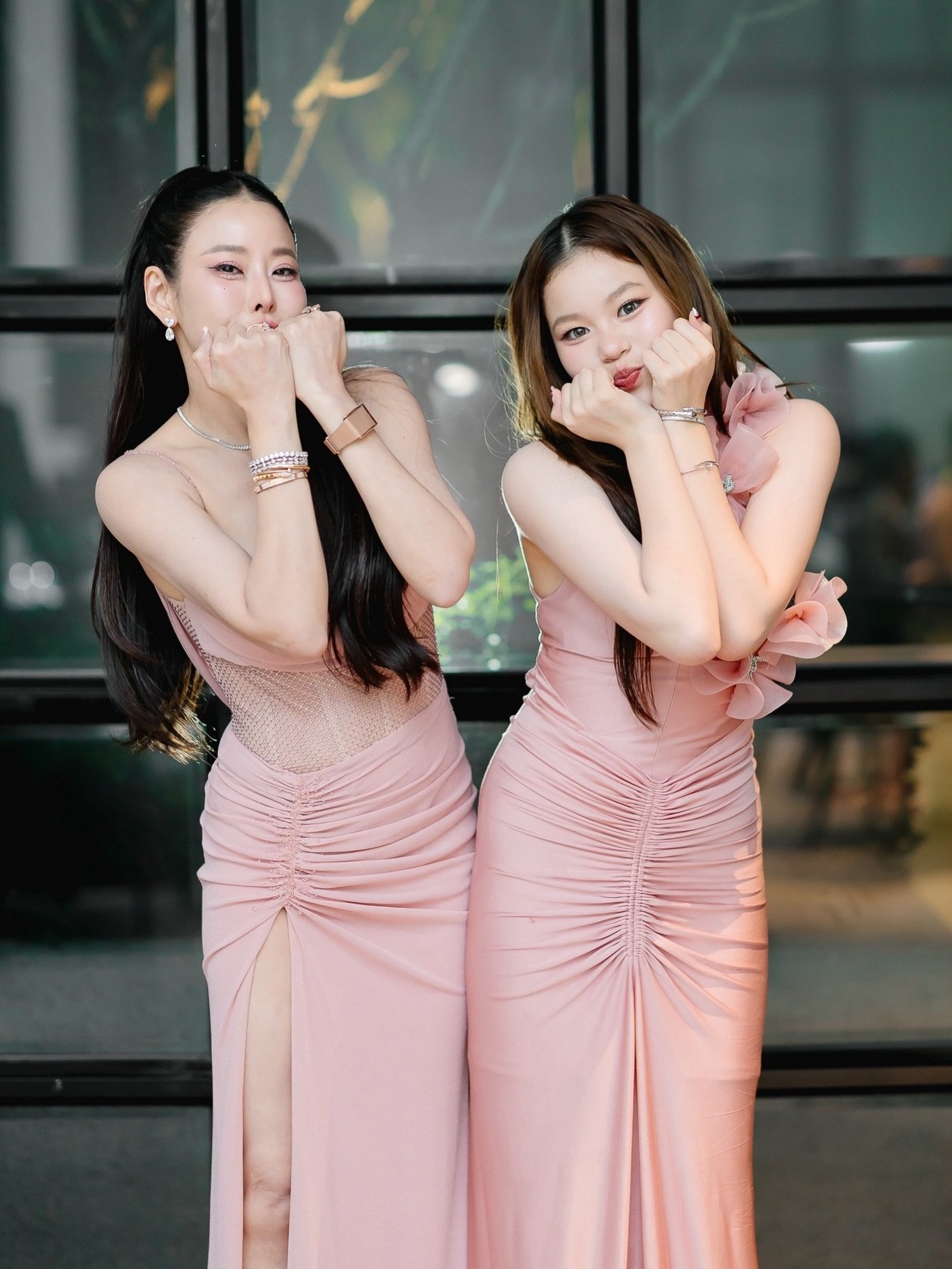 ส่องลุคสวยสะพรั่ง น้องณิริน ถ่ายภาพคู่ แม่หนิง ปณิตา แฟนคลับตะลึงโตเป็นสาวแล้ว