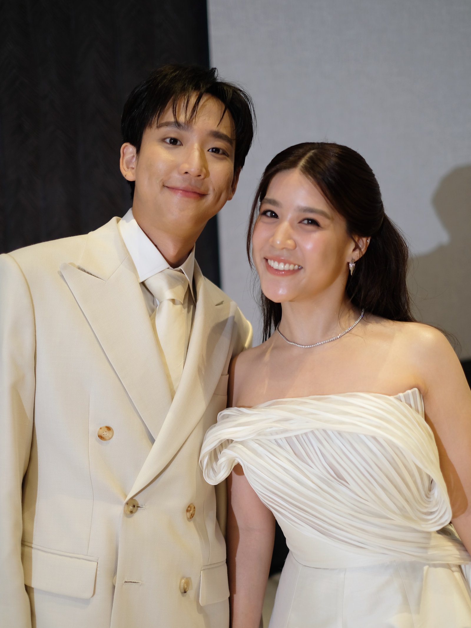 บรรยากาศอบอุ่นงานแต่ง 'เพชร ศสิพร' พี่สาว 'พีพี กฤษฏ์' พร้อมครอบครัว 'บิวกิ้น' ร่วมแสดงความยินดี