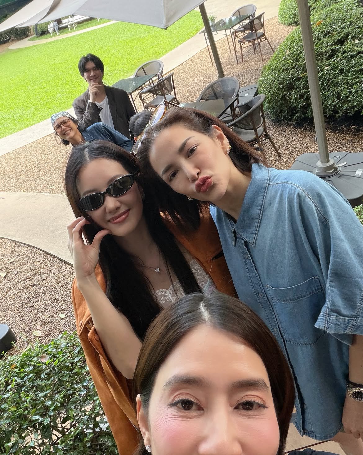 นุ่น วรนุช - หน่อย บุษกร ควงคู่ฉลองวันเกิดสุดชื่นมื่น รวมพลคนบันเทิงระดับตำนาน