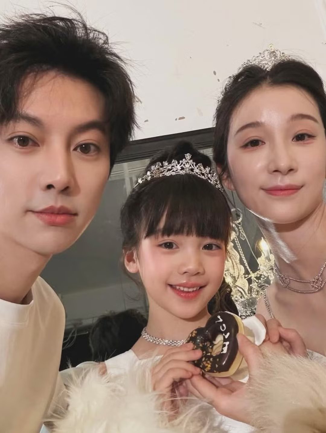 เปิดชีวิต ซวีมู่เหยียน หนูน้อยวัย 7 ขวบคนดังแดนมังกร กับกระแสข่าวครอบครองอสังหาฯ 6 แห่ง