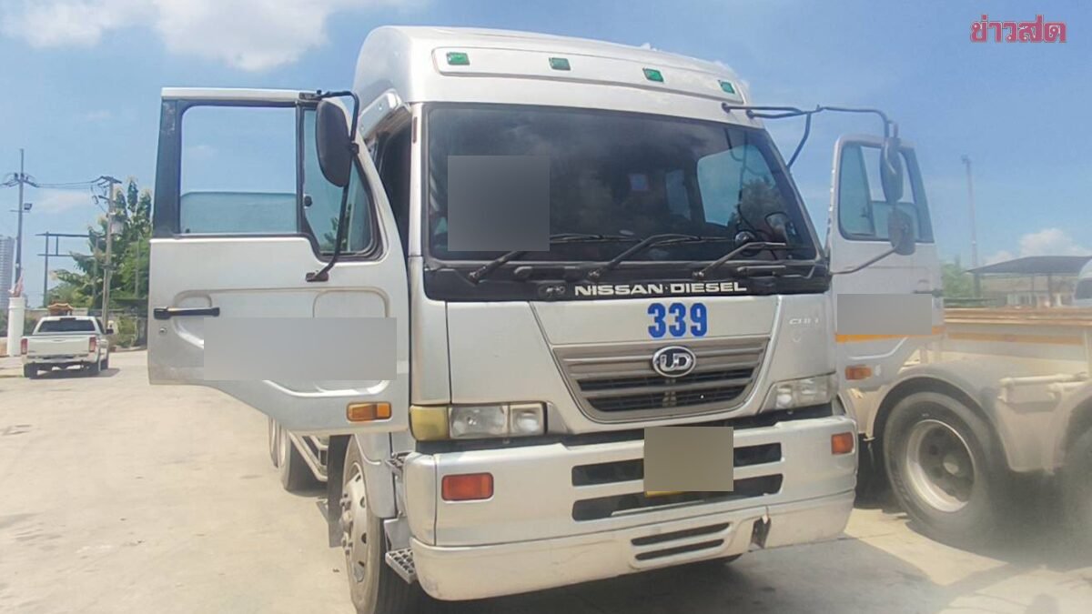 สลด พบคนขับรถพ่วง 18 ล้อเสียชีวิตคาเบาะขณะจอดรอรับตู้คอนเทนเนอร์