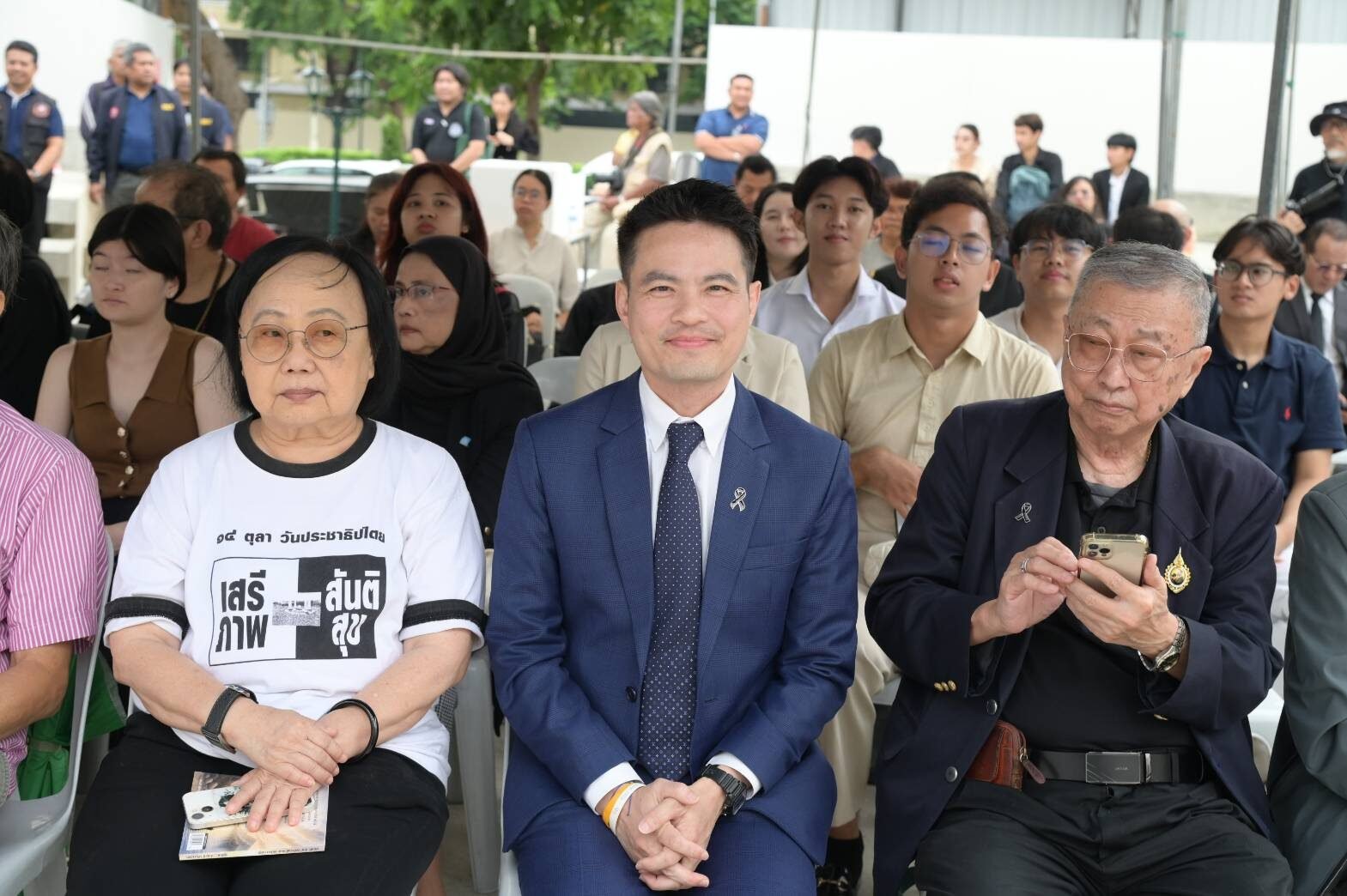 รัฐบาล-ฝ่ายค้าน ร่วมรำลึก 53 ปี 14 ตุลา ย้ำประชาธิปไตยคือพื้นที่ของความเห็นต่าง