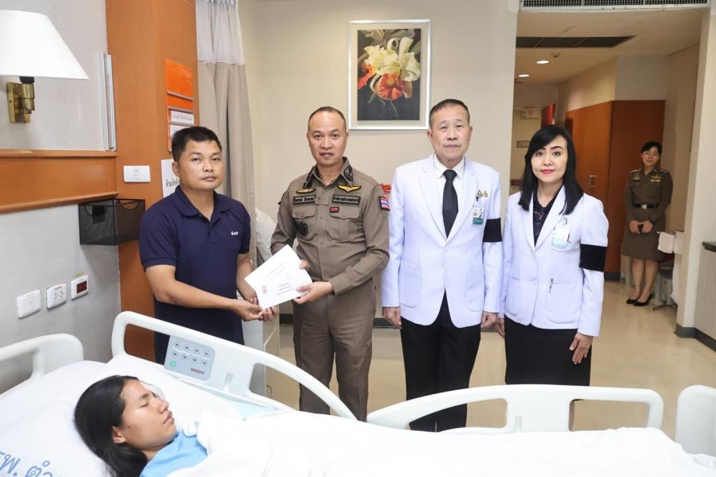 พล.ต.ท.ไตรรงค์ ลงพื้นที่เยี่ยมให้กำลังใจครู ตชด. หลังเข้ารับการผ่าตัดดวงตา
