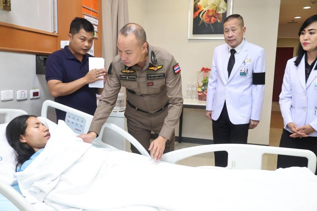 พล.ต.ท.ไตรรงค์ ลงพื้นที่เยี่ยมให้กำลังใจครู ตชด. หลังเข้ารับการผ่าตัดดวงตา