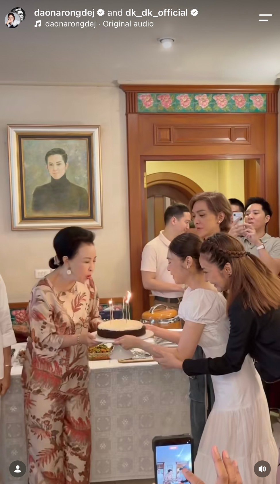 อบอุ่นพร้อมหน้า! ครอบครัวบุณยะจินดา ฉลองวันเกิดครบ 74 ปี คุณหญิงกอแก้ว
