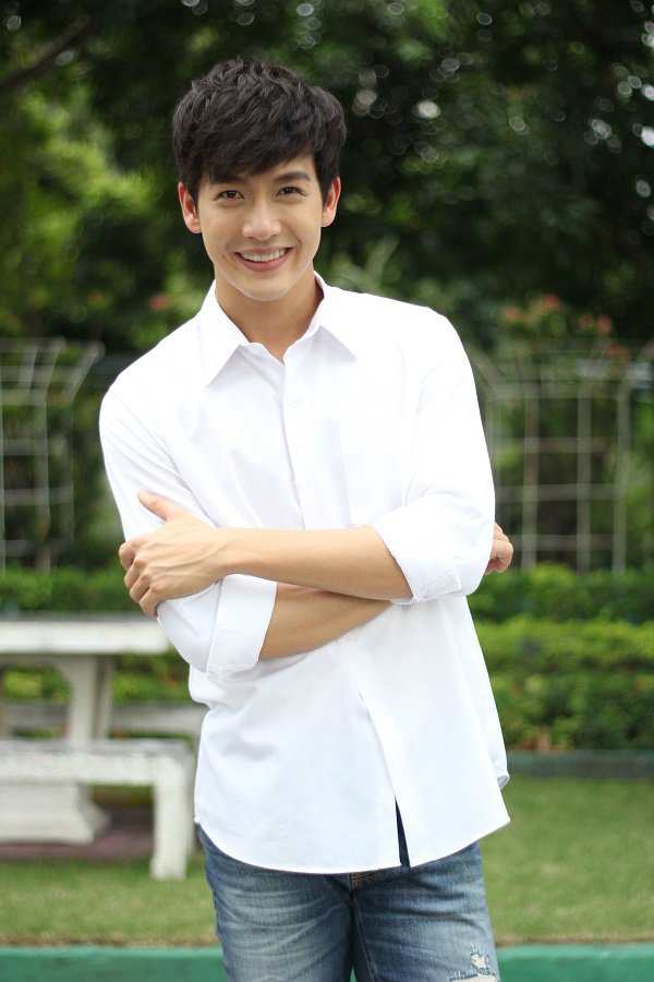 เส้นทางชีวิต พุฒ พุฒิชัย จากเด็กสวนสู่พระเอกและพิธีกรแถวหน้าของวงการ