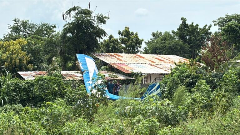 เครื่องบินเล็กตกใกล้สนามบินพัทยา นักบินไทย-เยอรมันบาดเจ็บสาหัส