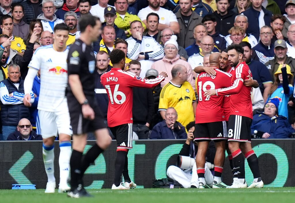 แมนยูไร้ชัย 6 นัดติด! บุกเจ๊าลีดส์ 1-1 ศึกสงครามกุหลาบพรีเมียร์ลีก