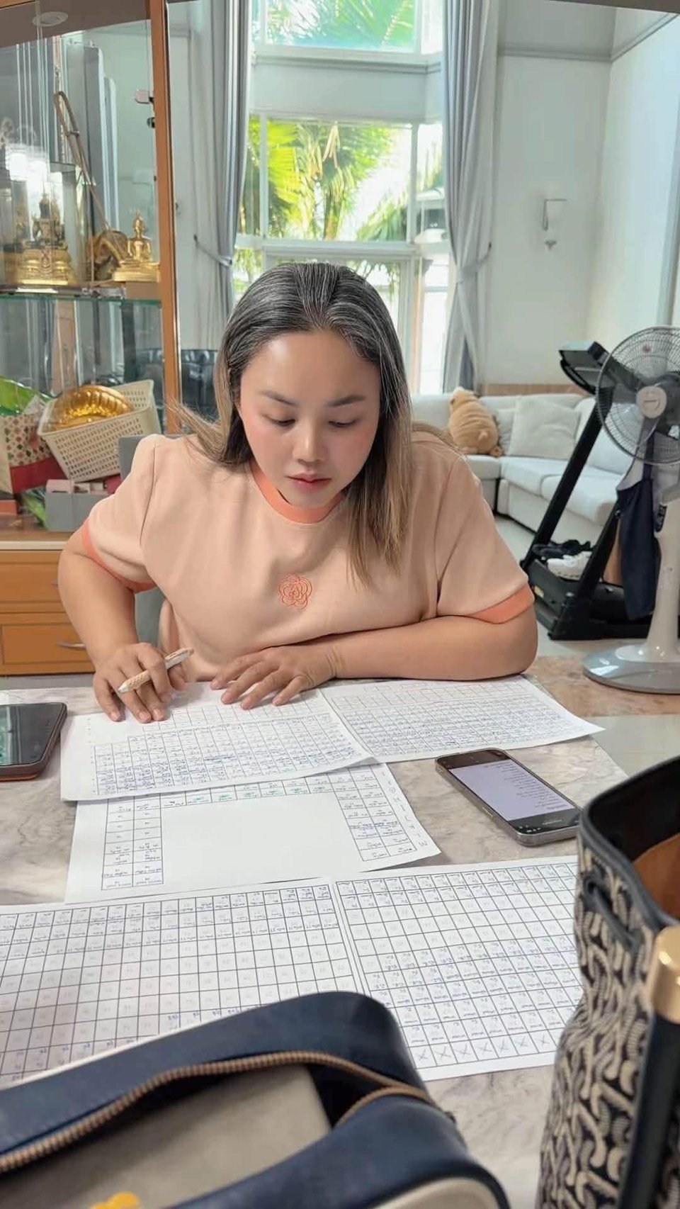 ตั๊กแตน ชลดา แอดมิตด่วน! เคลียร์ชัดข่าวลือป่วยมะเร็ง ยันไม่เป็นความจริง