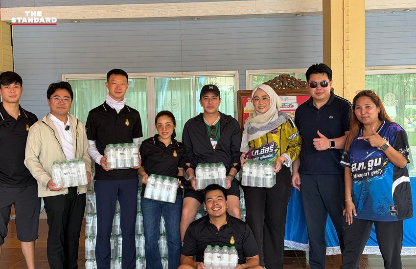 อาชวิน นำทีม TopForm 001 ลุยน้ำท่วม นนทบุรี-ปทุมธานี มอบข้าวกล่องกว่า 2 พันชุด